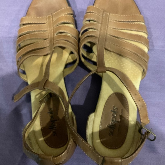 Soft spots Brown Flat Sandals, Size 8.5 - Picture 3 of 4